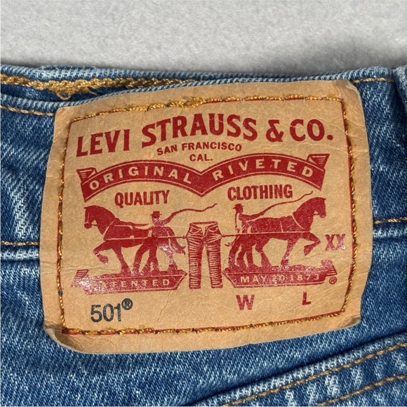 Levi's 501 Denim Shorts Women's 24 Blue Mid-Rise Hem Button-Fly Distressed - Picture 12 of 14